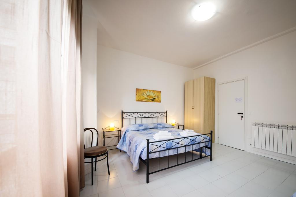 Camere Oberdan Foligno Bagian luar foto