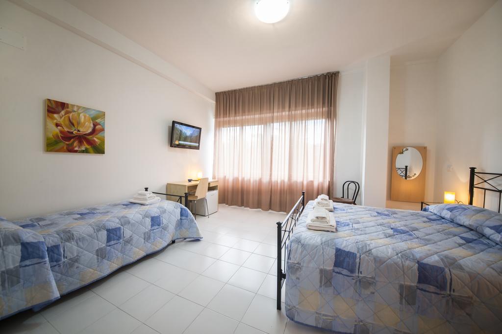 Camere Oberdan Foligno Bagian luar foto